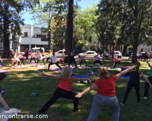 16782 2 Feriado? Yoga Gratis en la Plaza Arenales con Área Mística