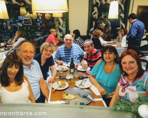 Finalmente algunos fuimos a cenar, costó pero lo conseguimos!  :Encuentro Grupal   E S C A P A R !!!!!!!!!