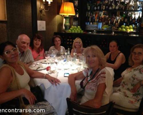 Almorzamos luego de la caminata en La Pecora Nera :Encuentro Grupal Almorzamos e interactuamos despues de la caminata de Recoleta