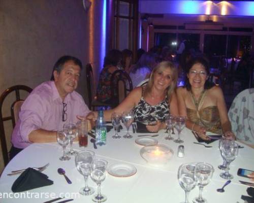 17048 3 ARRANCAMOS EL AÑO, CENANDO Y  BAILANDO EN OLIVOS