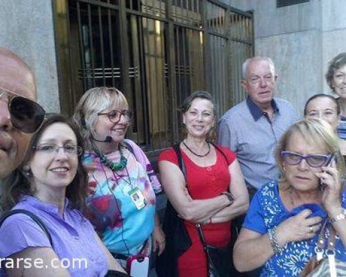 Recorrido unico de la Av.Corrientes, con toda su historia de la mano de Anita. Gracias :Encuentro Grupal CORRIENTES NOCTURNA-LA NOCHE PORTEÑA POR LA JONES