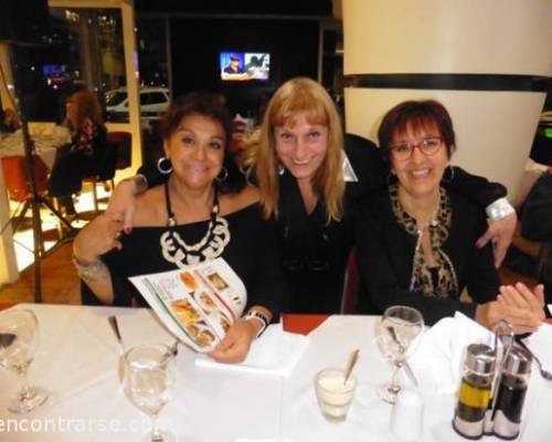 17280 59 SEGUINOS A LUCA CENAMOS BAILAMOS CON SHOW