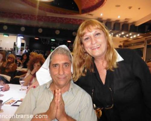 17280 65 SEGUINOS A LUCA CENAMOS BAILAMOS CON SHOW