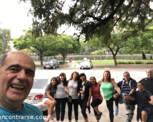 Algunos elongación para la foto... Ejem mm  :Encuentro Grupal PALERMO ENTRENA Y TAMBIEN MATEA !!! (caminamos, corremos, trotamos)