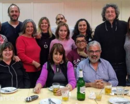 Y en esta fotito se sumaron ambos actores protagonistas y el autor de la obra Miguel Ángel Diani...muchas gracias a todos !! :Encuentro Grupal CORAZÓN DE TITANIO