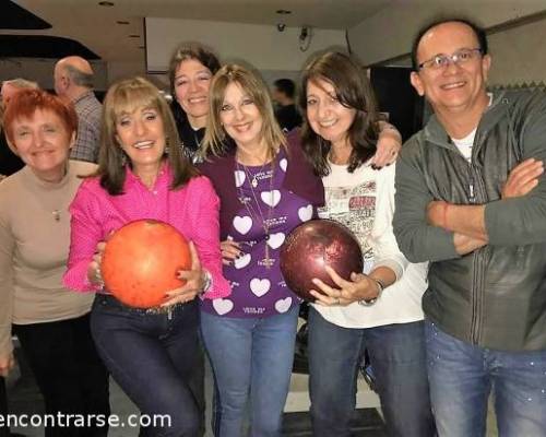 17388 4 FESTEJAMOS EL FERIADO  CON BOWLING ??????