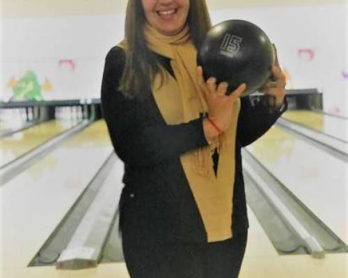 Felicitaciones Bettina !!! la ganadora de la noche 117 puntos !!!! :Encuentro Grupal BOWLING EN EL MUNDIAL !!!