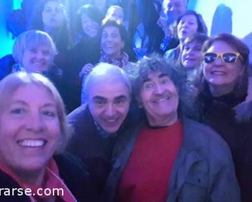 Al grito de " Sonrisa" , para mi que esa cámara...los domingos no trabaja...nos tuvo pena y nos saco la foto, jaja :Encuentro Grupal DEJA QUE TUS OÍDOS SE DELEITEN CON MÚSICA ENVOLVENTE: SARAH BRIGTHMAN & ANDREA BOCELLI