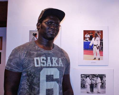 Ngagne Demba Mbaye es el nombre de este muchacho senegalés que está tramitado su ciudadanía. :Encuentro Grupal EL OJO MECÁNICO... Exposición de fotos