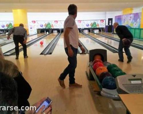 Bravo por el zurdo de oscuro  !!!  . .  Fue el Winner del Equipo, pero nadie se enteró :Encuentro Grupal BOWLING !!! VOLVEMOS ???