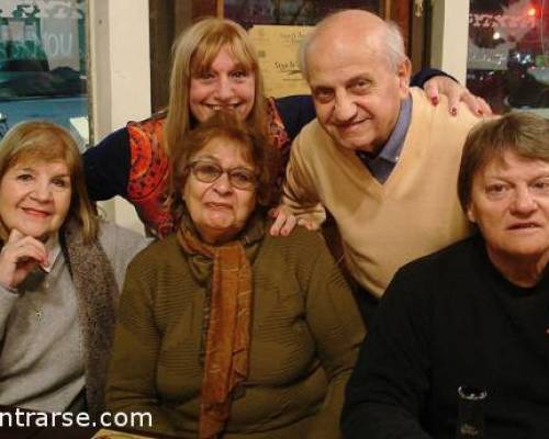 Magnifica mesa y compañía ! :Encuentro Grupal SEGUIMOS A LA VACA Y VAMOS A CENAR CON SHOW????