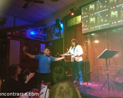 17898 10 ADRIANA CUMPLE AÑOS Y LO FESTEJA CANTANDO