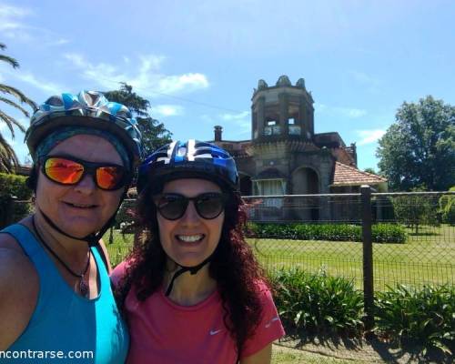 Pedaleando placidamente con la Colo22 de regreso nos tento este caseron castillo :Encuentro Grupal Nos vamos pa