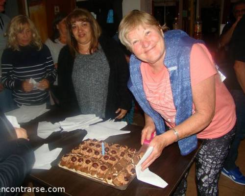 Una diosa de la reposteria!!!!...riquisima la torta :Encuentro Grupal Biciasadete en Chascomús...