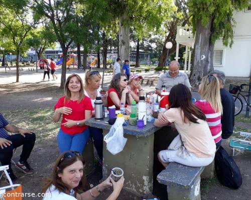 18093 17 EL OESTE SALE A CAMINAR  seguimos haciendo amigos