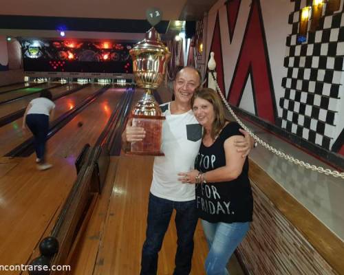 18094 20 EL OESTE TIENE BOWLING y se llama PALOS