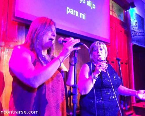 18059 2 ME ACOMPAÑAN A SOPLAR MIS VELITAS. KARAOKE CON TORTA Y VELAS