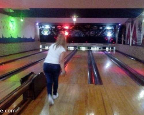 18369 13 EL OESTE JUEGA AL BOWLING en PALOS seguimos jugando y haciendo amigos del OESTE