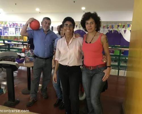 Jaaa... qué equipazo. :Encuentro Grupal DIA DE LA MUJER !!!!! EN EL BOWLING 