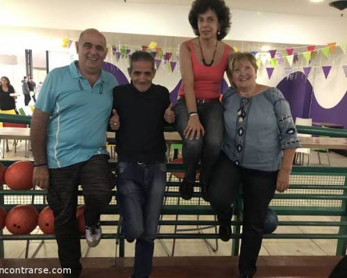 Con el campeón Marce, la campeona Iris y Rodo . Me cortaron el afro!! :Encuentro Grupal DIA DE LA MUJER !!!!! EN EL BOWLING 