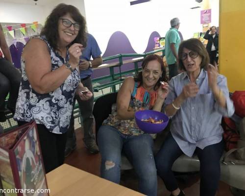 Chicas, unas tapadas! :Encuentro Grupal DIA DE LA MUJER !!!!! EN EL BOWLING 