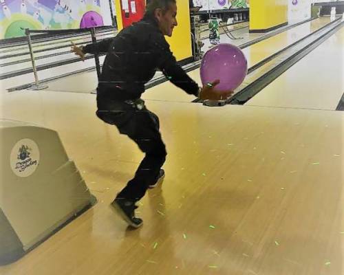 juuaaaaa, si Rodo dale con ese bolo :Encuentro Grupal DIA DE LA MUJER !!!!! EN EL BOWLING 