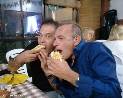 Parece que los chicos tenían hambre!!!! :Encuentro Grupal PANCHA FEST Y PANCHO SOLIDARIO............