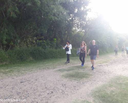 18461 18 CAMINAMOS DOMINGO A LA TARDE CON AMIGOS 