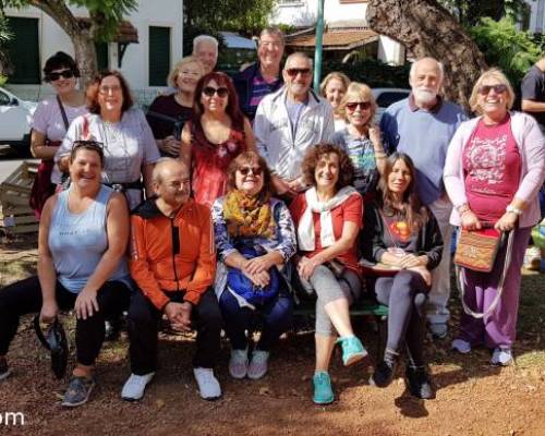 Nosotros en la Placita Carlos de la Púa entre cajones de frutas y verduras...jajajaaa...vamos que se puede !!  :Encuentro Grupal CAMINANTES DE AGRONOMÍA