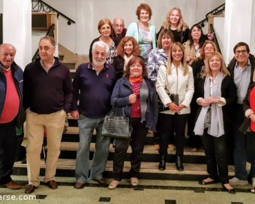 Y en esta no estoy porque estoy tomando esta foto del muy lindo grupo que compartió salida grupal al teatro...repetiremos !!   :Encuentro Grupal PÁJARO DE BARRO