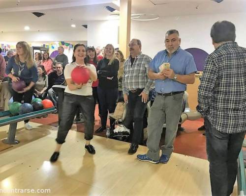 Omar, pagaste para que te acomoden el tablero? Con razón nos dijiste que fue tu mejor resultado :Encuentro Grupal BOWLING  FESTEJO DIA DEL AMIGO 