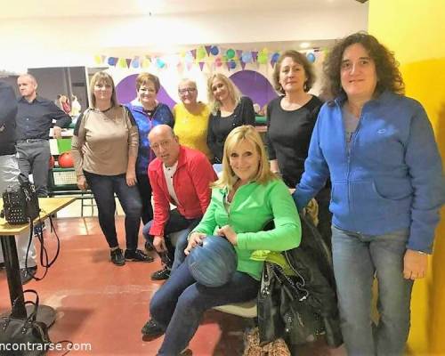 Un grupo súper divertido y mucha buena onda :Encuentro Grupal BOWLING  FESTEJO DIA DEL AMIGO 