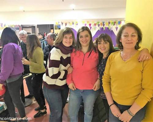 bienvenidas chicas por primera vez al bowling ! :Encuentro Grupal A JUGAR!!!!!!!!!!!