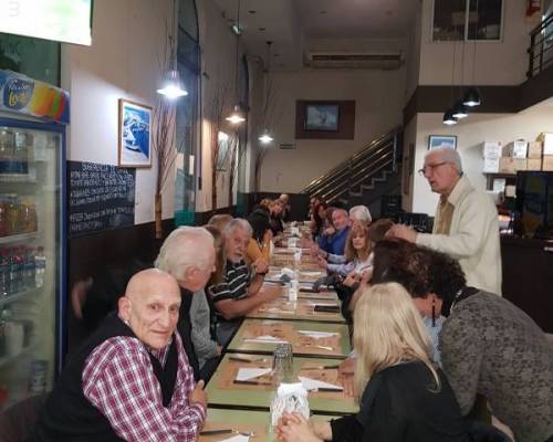 18936 6 Cena después del Teatro Económico