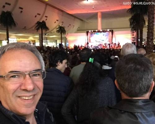 En el fondo sonaba recuérdame de la película de coco. Recordando un poco a tantos para que sigan presentes  :Encuentro Grupal Musica de Pelicula - Orquesta ANGEL MAHLER 