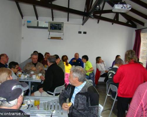 Que desayuno!!!! Espectaculares.... :Encuentro Grupal Uribelarrea...y dale con los nombres raros..!