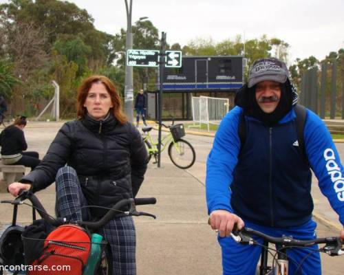 19111 10 Pedaleando contra el frío ! 