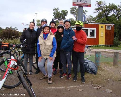 19111 3 Pedaleando contra el frío ! 