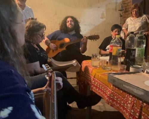 19451 9 10 AÑOS COMIDA Y GUITARREADA EN LO DE MAJO