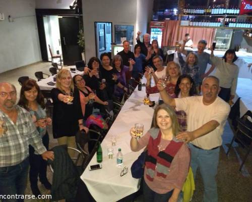 Brindis por los maestros , profesores y cumple de @FANOFLORENTINO ! :Encuentro Grupal Los Martes Salsabachetamos ! ! !