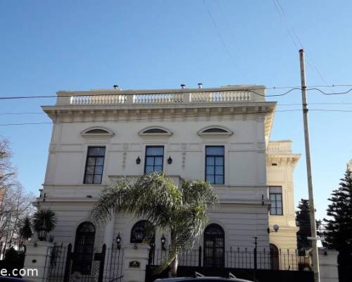 19480 8 Villa Devoto, un jardín en Buenos Aires.