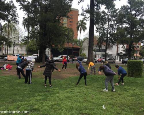 19504 3 Yoga y mateada en la plaza Arenales 