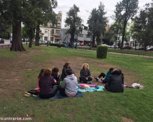 19504 5 Yoga y mateada en la plaza Arenales 