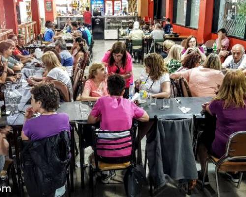 Llegamos 13.30 hs al restaurante LO DE FITO, todos deseosos de comer y beber, fue un día de mucho calor... :Encuentro Grupal CAMINATA  ANUAL:  AGRONOMÍA CAMINA HASTA SANTOS LUGARES 