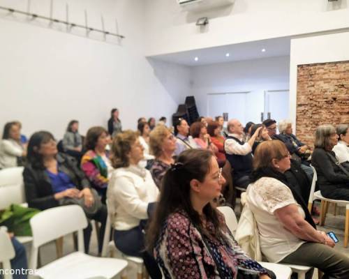 19708 1 Vamos a la presentación de un libro