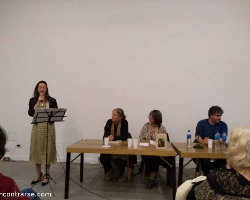 19708 11 Vamos a la presentación de un libro