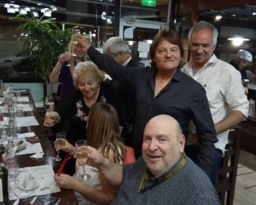 19727 23 Comemos en una parrilla de barrio - Caseros 