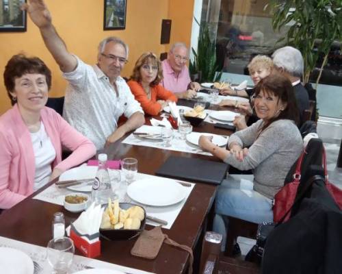 Los primeros en llegar..Mariel, Sergio, Silvia Mònica, Mary, Mario, Mary, Luis y Mirta :Encuentro Grupal Comemos en una parrilla de barrio - Caseros 