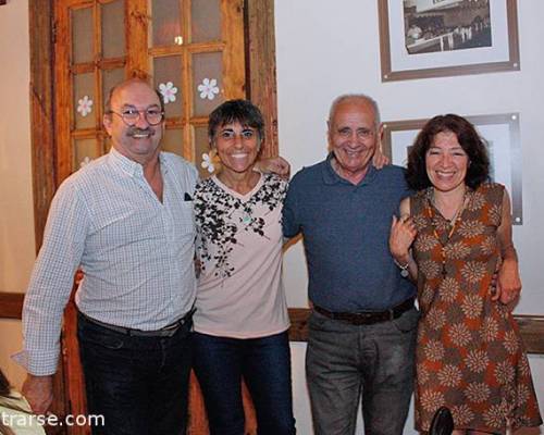 Grupo de tango tratando de convencer a un participante. Que atrevidos jaja :Encuentro Grupal SE VIENE LA SEGUNDA JUNTADA EN CASEROS!!!!