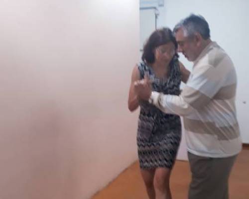 Siguiendo las instrucciones del profe con Omar :Encuentro Grupal date la oportunidad de bailar tango y divertirte